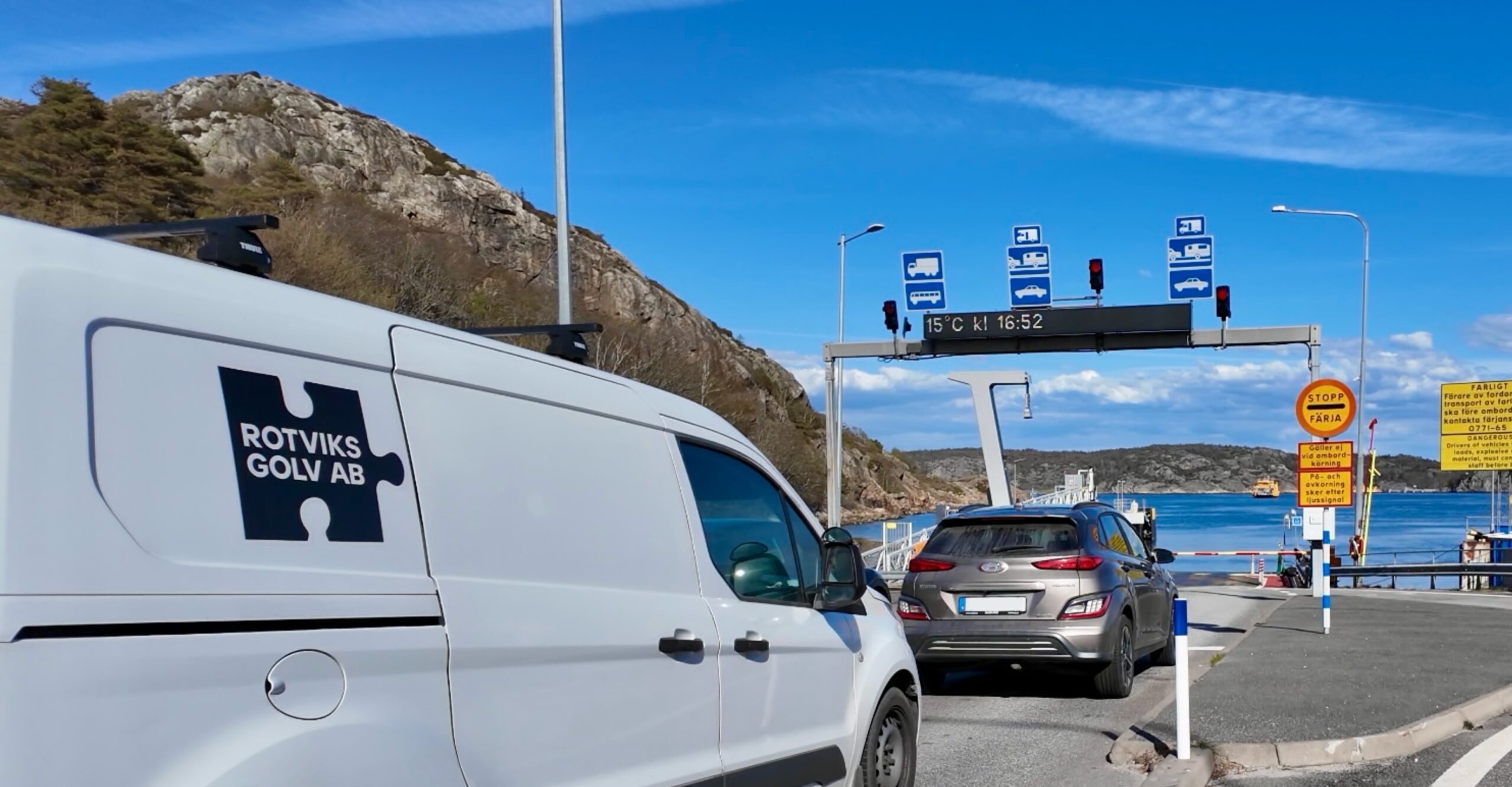Rotviks Golv AB:s servicebil i Lysekil för golvläggning, mattläggning och golvarbeten i Bohuslän.