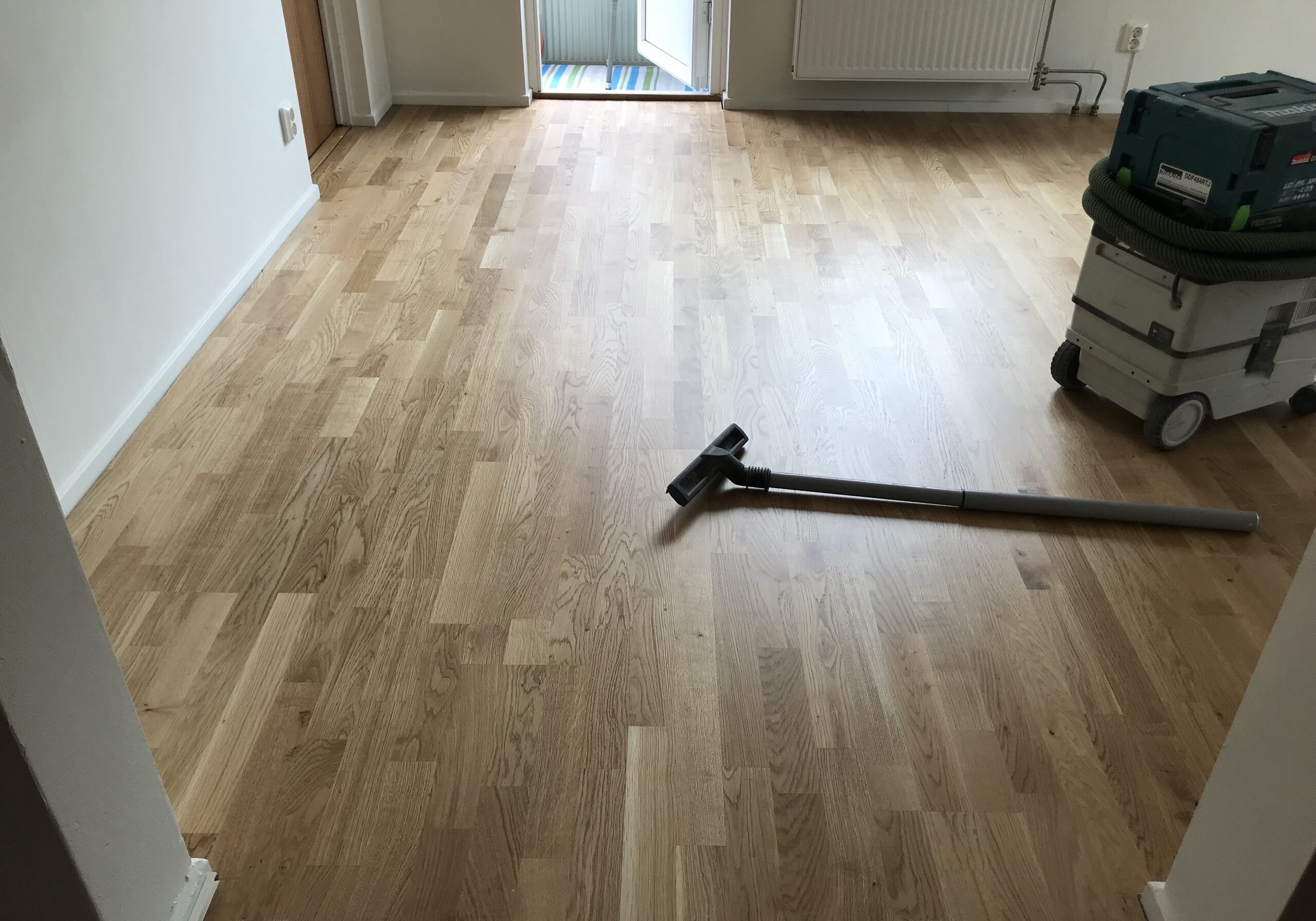 Parkettgolv i Uddevalla med noggrant underarbete, rätt läggning och snygg finish för ett hållbart golv som passar både moderna och klassiska hem.